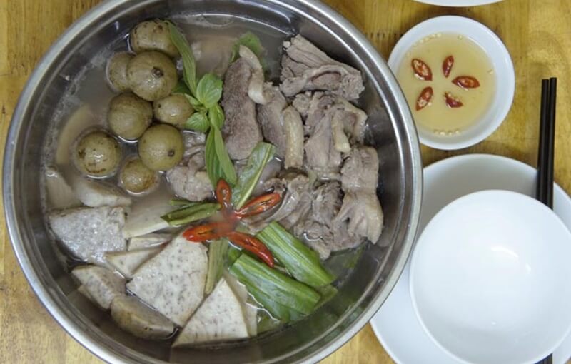 Hoàn thành món vịt om sấu